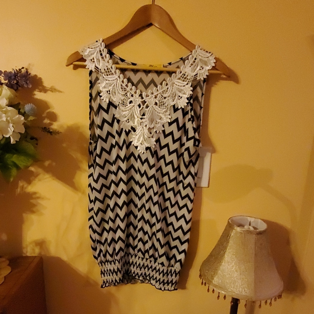 Pre-loved Chevron Pattern  TOp